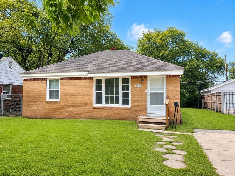 1921 Madison Ave, Wichita, KS 67214-1927