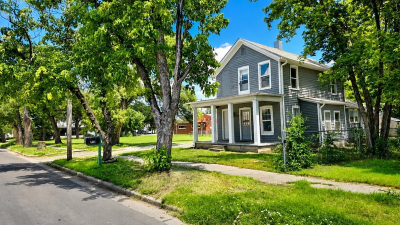 710 9th St, Salina, KS 67401