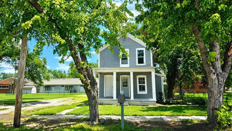 710 9th St, Salina, KS 67401