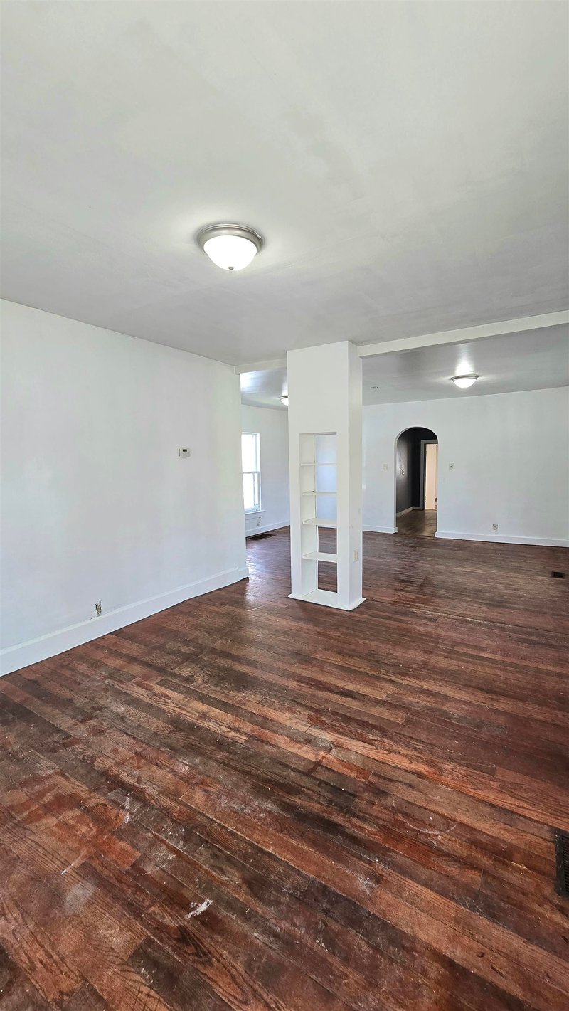 710 9th St, Salina, KS 67401