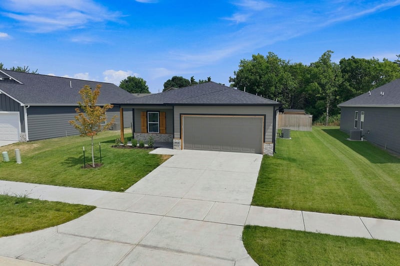 9510 E Creed St, Wichita, KS 67210