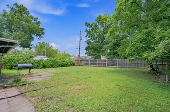 910 N Country Acres Ave, Wichita, KS 67212