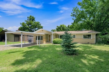 910 N Country Acres Ave, Wichita, KS 67212