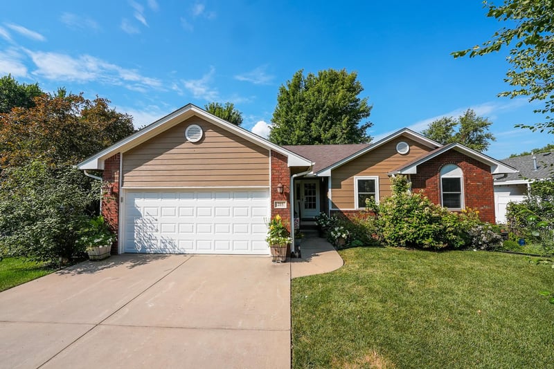 215 Post Rd, El Dorado, KS 67042