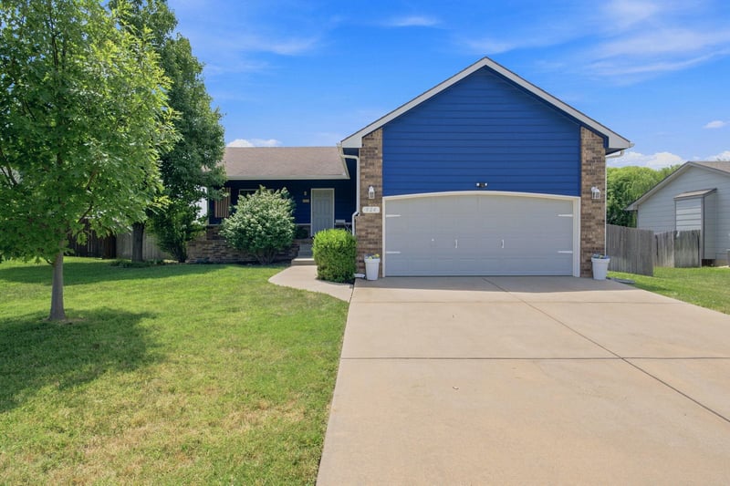 924 Splitwood Way St, Derby, KS 67037