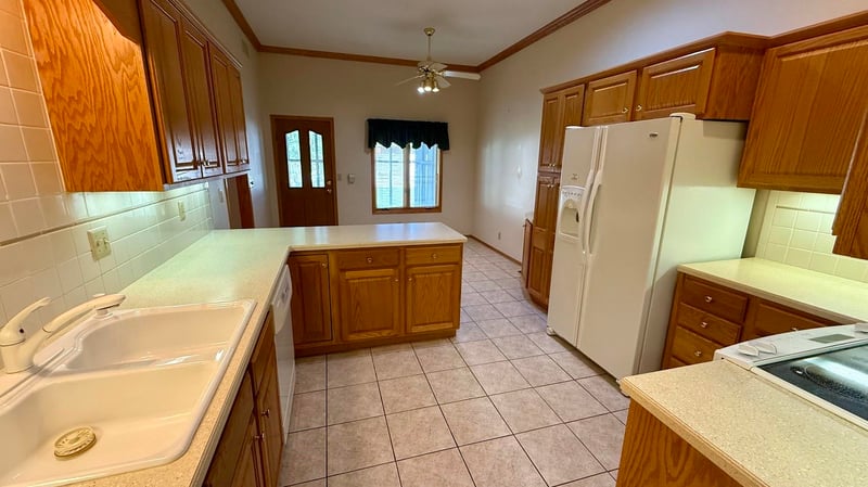 1770 Country Club Rd #9, El Dorado, KS 67042