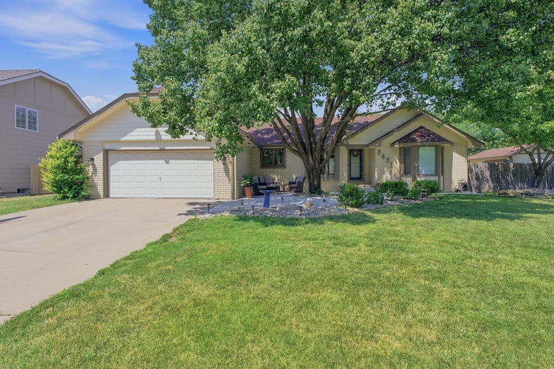 2471 Winstead Cir, Wichita, KS 67226
