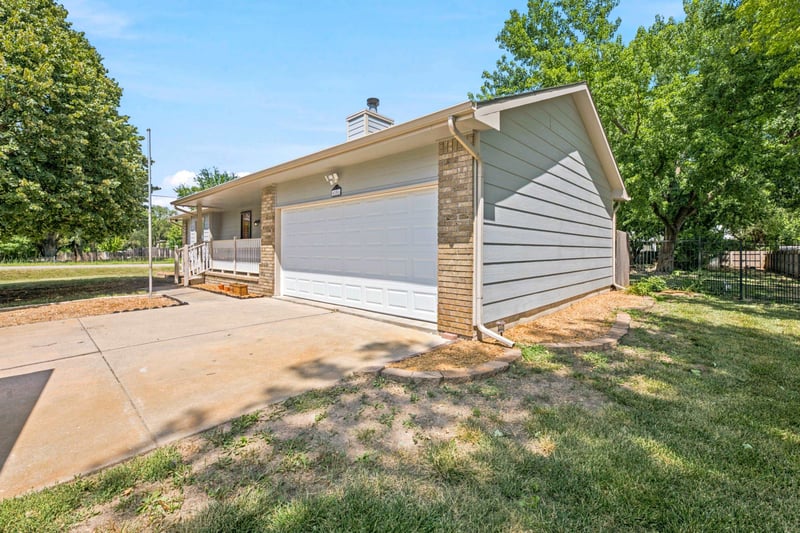 6156 Sullivan Rd, Wichita, KS 67204