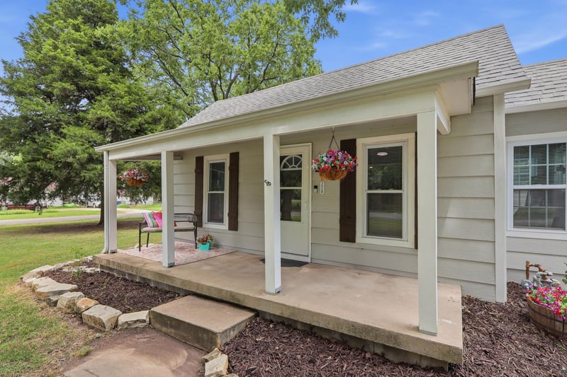 228 Willow St, Douglass, KS 67039