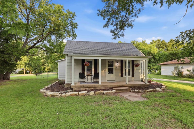 228 N Willow St, Douglass, KS 67039