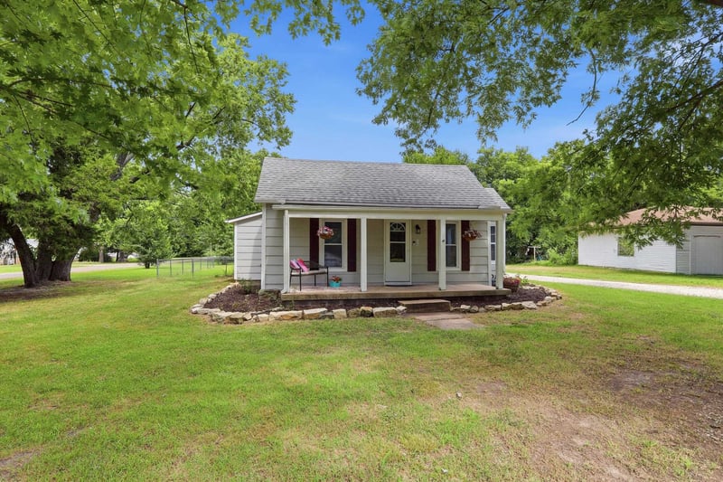228 Willow St, Douglass, KS 67039