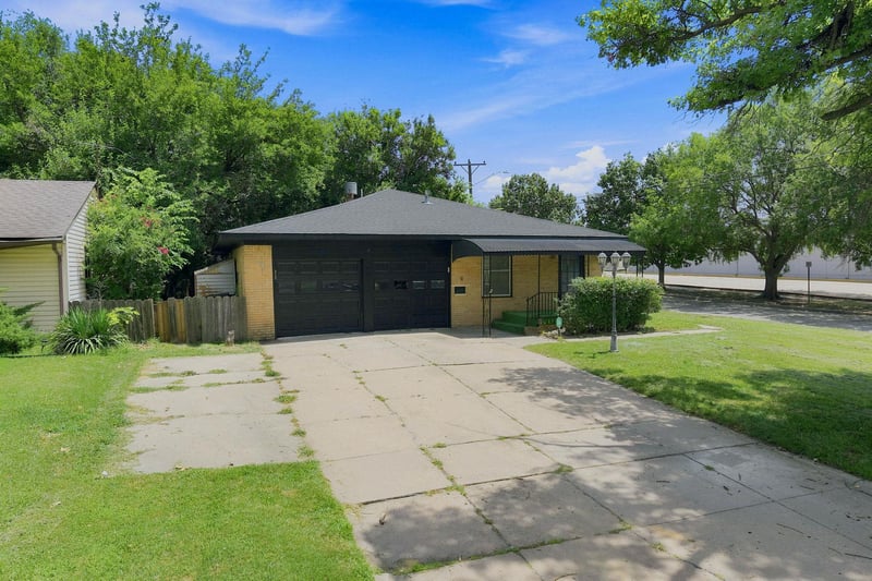1502 Kenmar St, Wichita, KS 67208