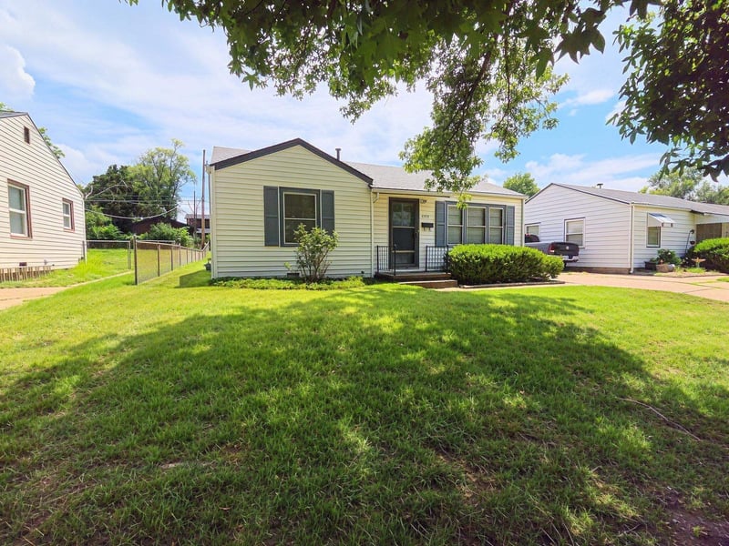 5913 Bellaire St, Wichita, KS 67218