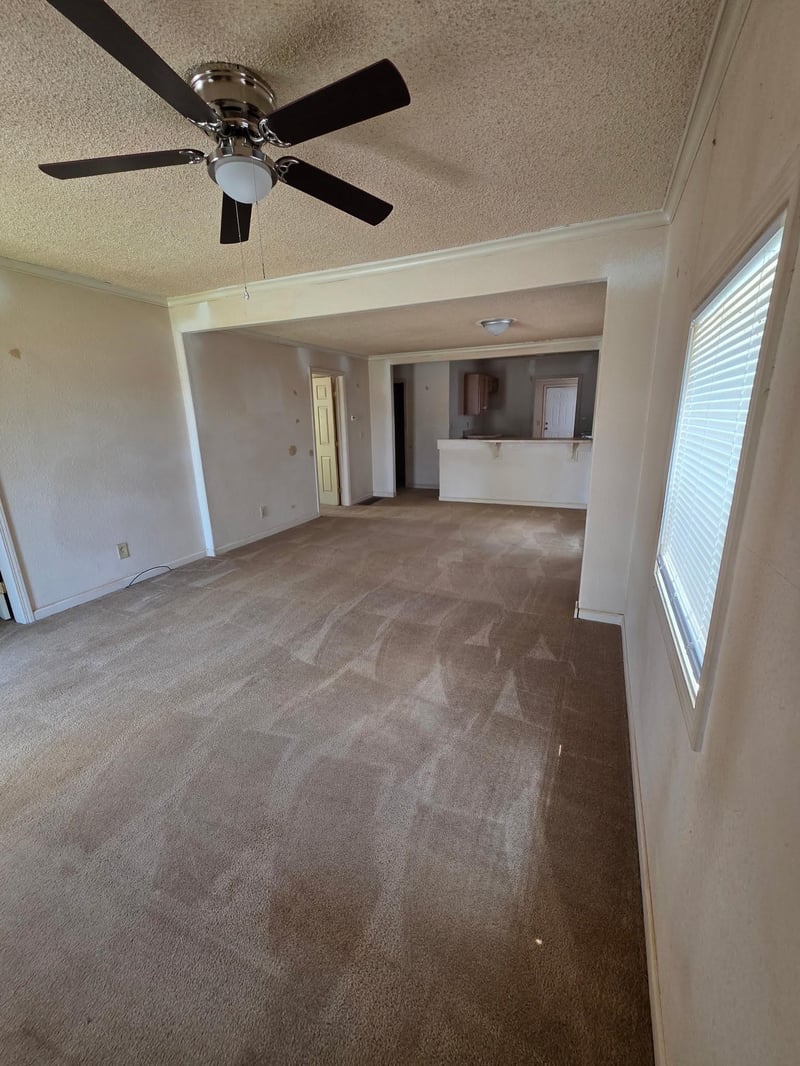 949 3rd St, Salina, KS 67401