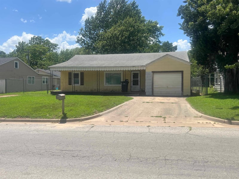 1611 8 , Arkansas City, KS 67005