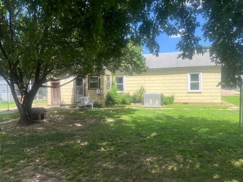 1611 8 , Arkansas City, KS 67005