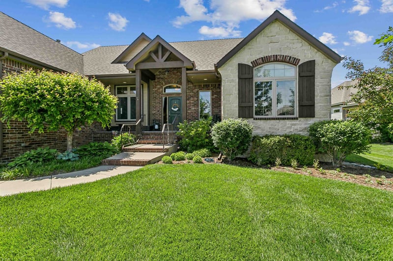2215 N Loch Lomond Ct, Wichita, KS 67228