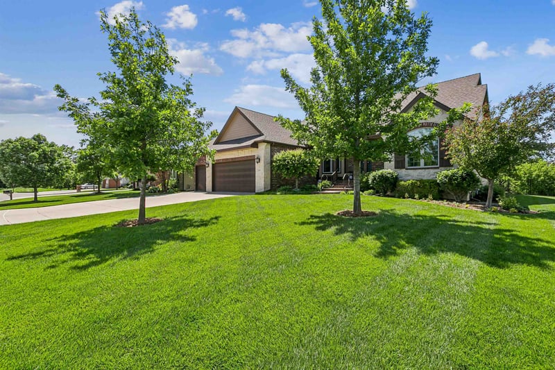 2215 N Loch Lomond Ct, Wichita, KS 67228
