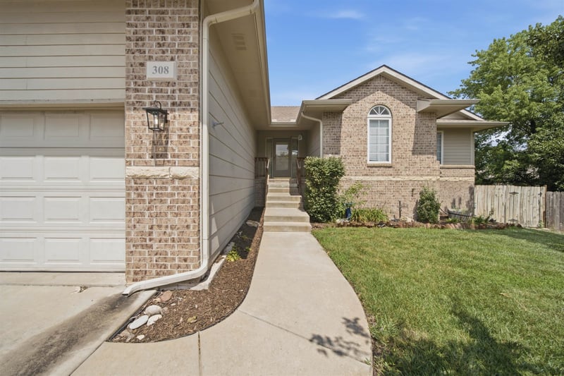 308 Waterford Ct, Andover, KS 67002
