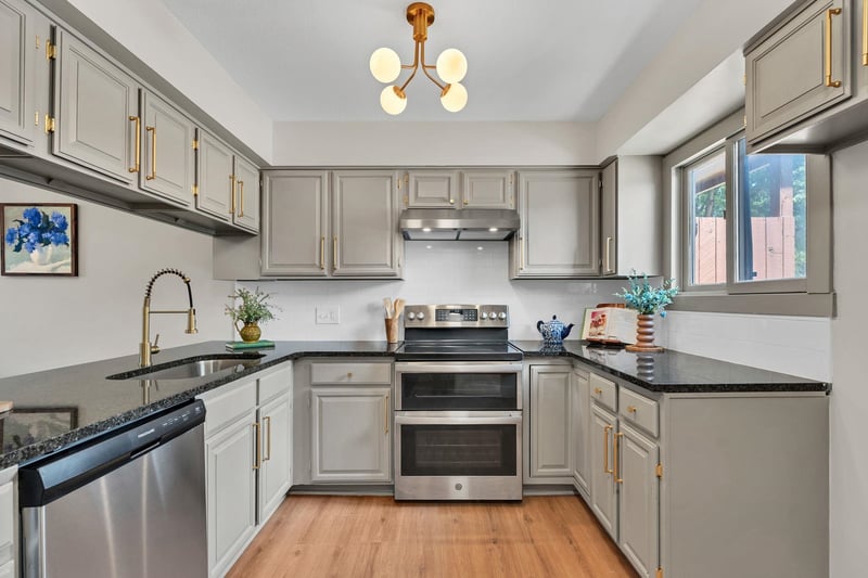 1530 Smith Cir, Wichita, KS 67212