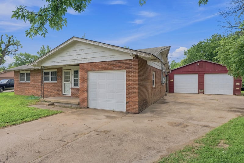 829 Alexander Ct, Haysville, KS 67060-1000