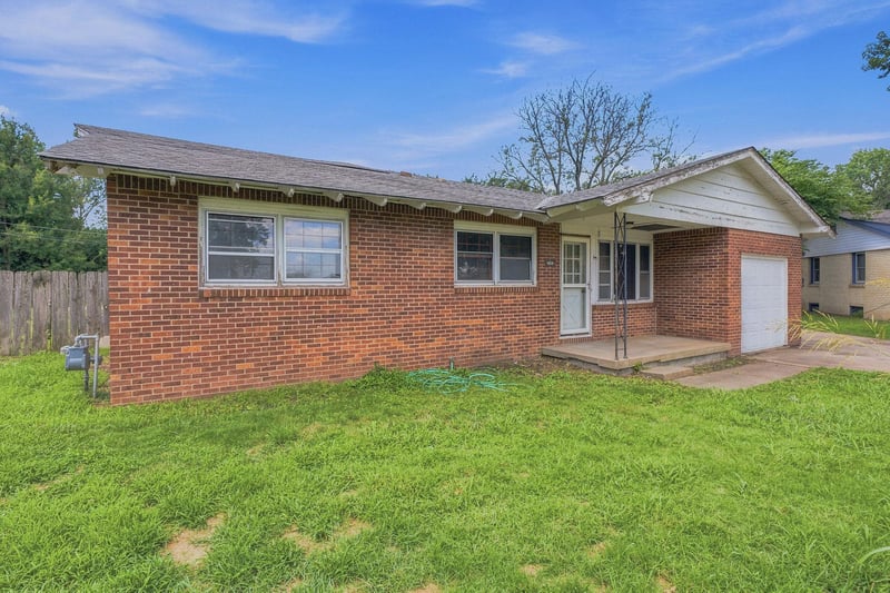 829 Alexander Ct, Haysville, KS 67060-1000