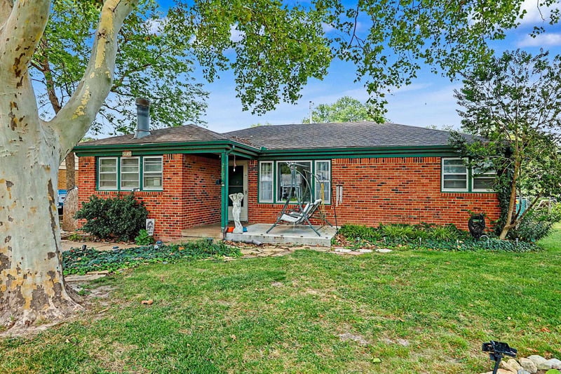 2858 S Laura, Wichita, KS 67216