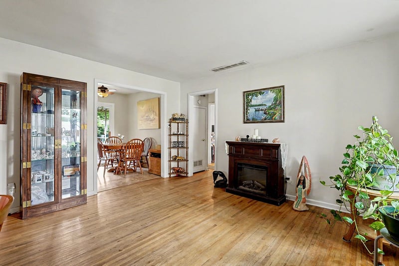 2858 Laura , Wichita, KS 67216