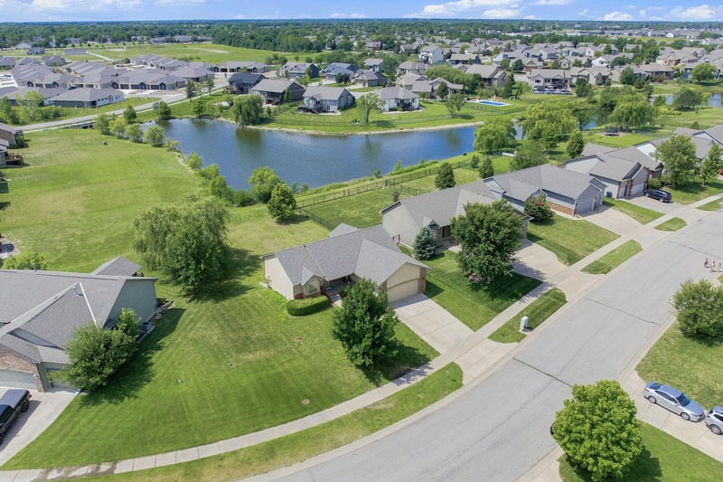 2421 Fieldstone St, Andover, KS 67002