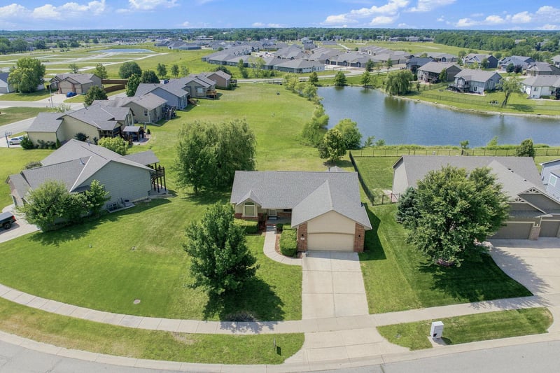 2421 Fieldstone St, Andover, KS 67002