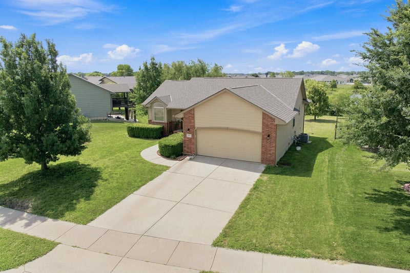 2421 Fieldstone St, Andover, KS 67002