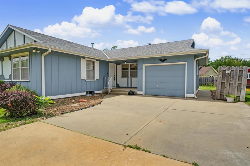 2158 Kensington Rd, Salina, KS 67401