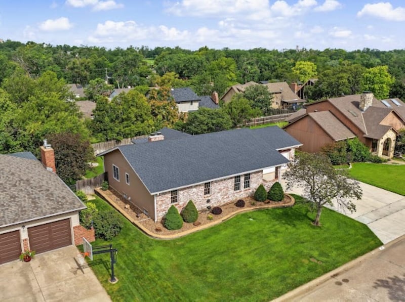 105 Douglas Dr, Salina, KS 67401