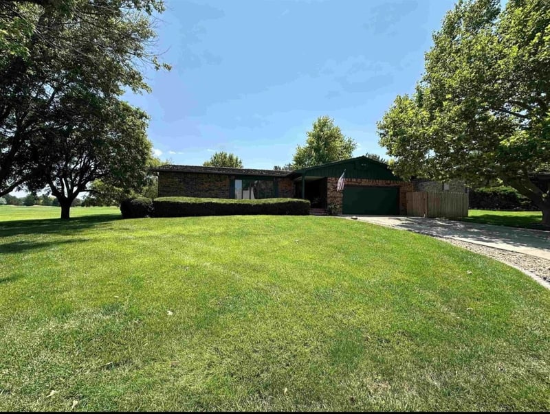 1009 Ruth Ann Dr, Dodge City, KS 67801