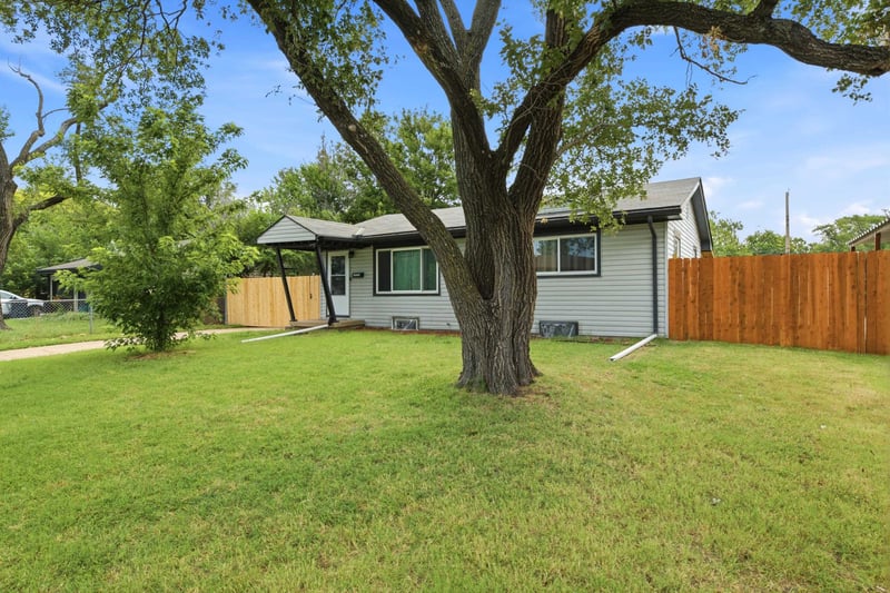 2450 St Clair Ave, Wichita, KS 67217