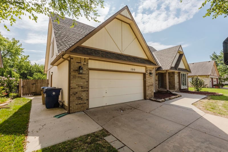 1212 N Coachhouse Rd, Wichita, KS 67235