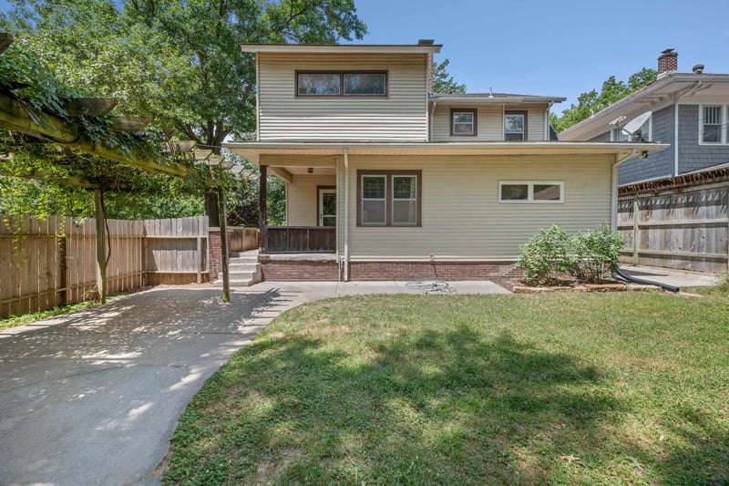 402 Fountain Ave, Wichita, KS 67208