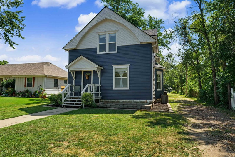 912 Main St, Lindsborg, KS 67456