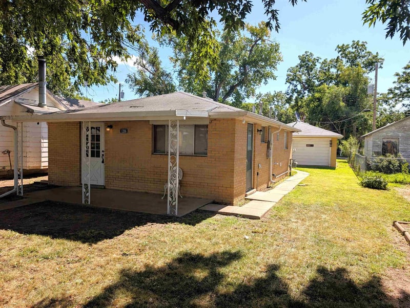 1206 8th St, Salina, KS 67401