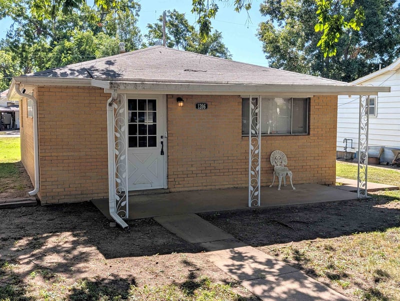 1206 8th St, Salina, KS 67401