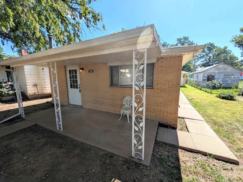 1206 8th St, Salina, KS 67401
