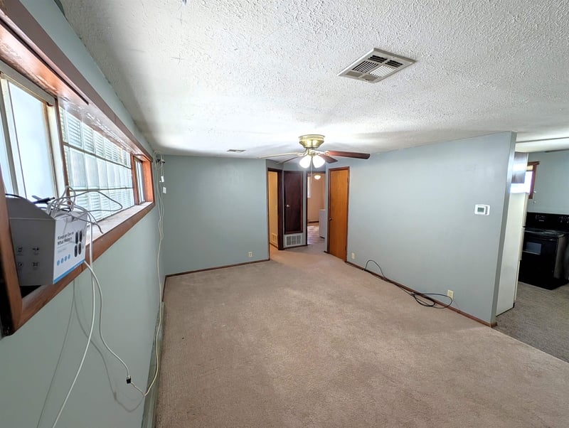 1206 8th St, Salina, KS 67401