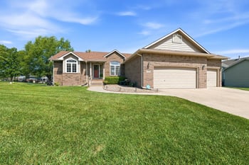 1025 S Glenmoor St, Wichita, KS 67207
