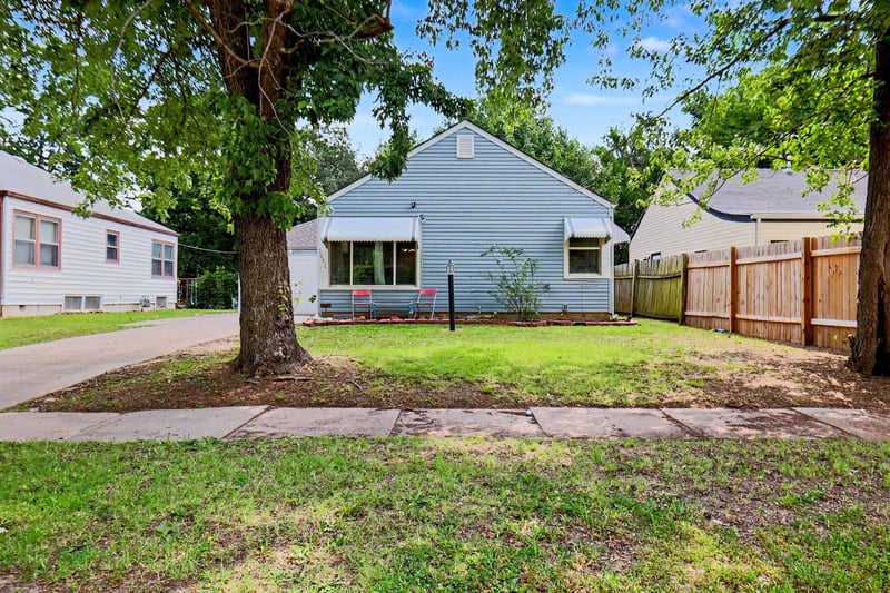 1048 Pershing St, Wichita, KS 67208
