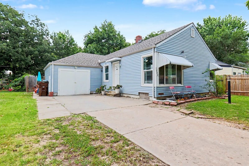 1048 Pershing St, Wichita, KS 67208