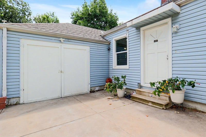 1048 Pershing St, Wichita, KS 67208