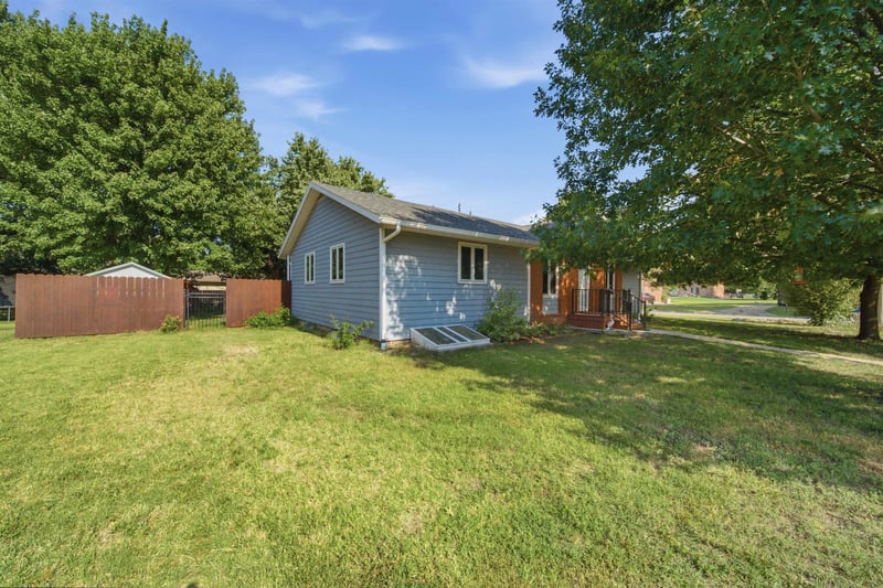 1527 Westborough , Newton, KS 67114