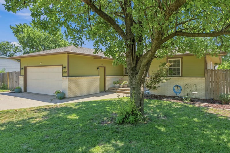 5813 8th St N, Wichita, KS 67212-2801