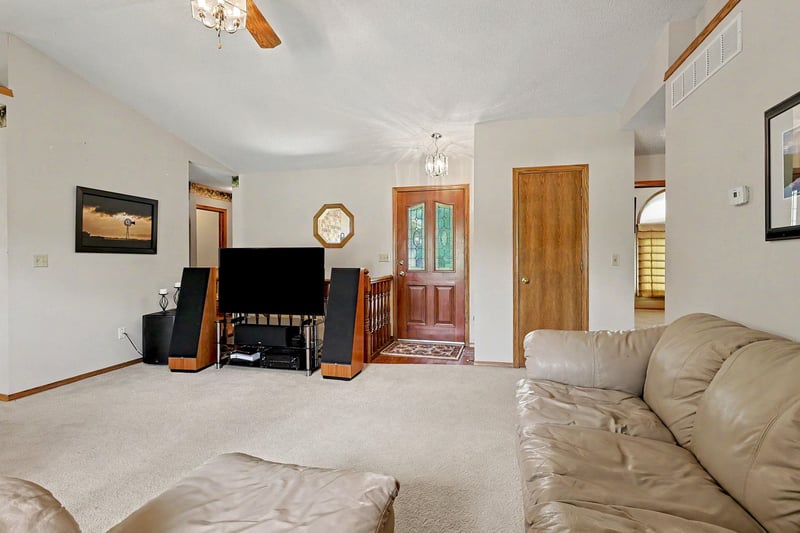 405 Sherman Dr, Newton, KS 67114
