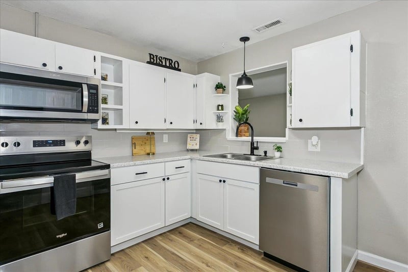 2039 Woodland Ave, Wichita, KS 67203